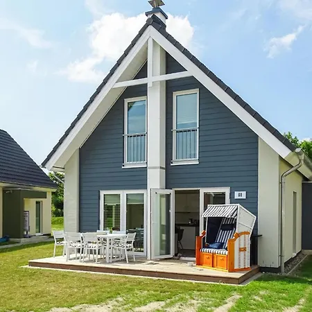 3 Bedroom Beautiful In Nordsee Ressort Holiday home *